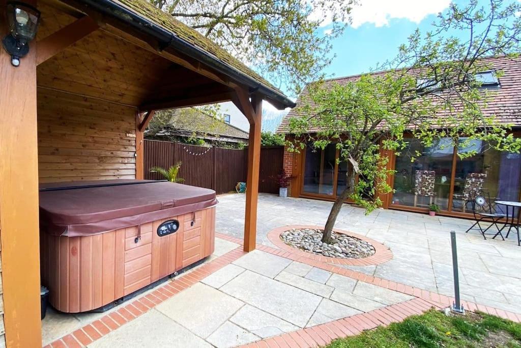 The Retreat, A Relaxing Getaway For Couples Lägenhet Hambrook Exteriör bild