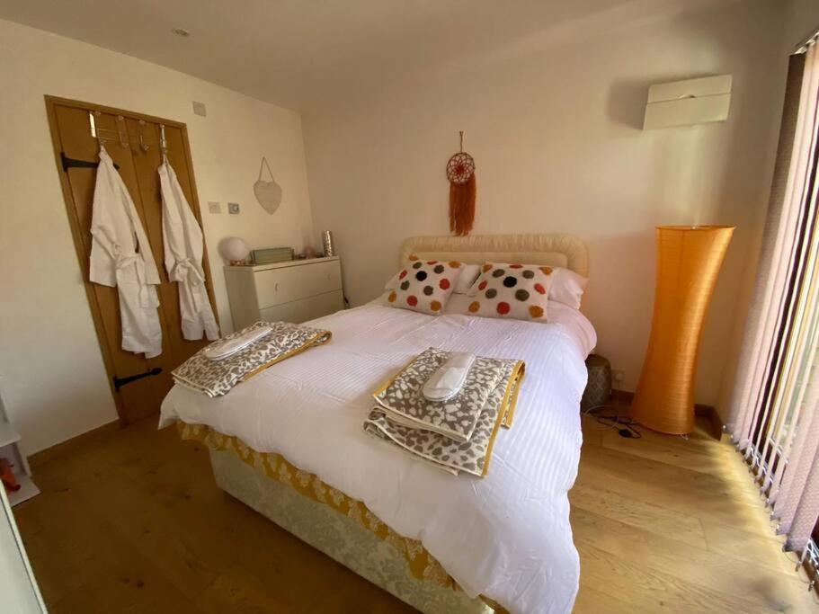 The Retreat, A Relaxing Getaway For Couples Lägenhet Hambrook Exteriör bild
